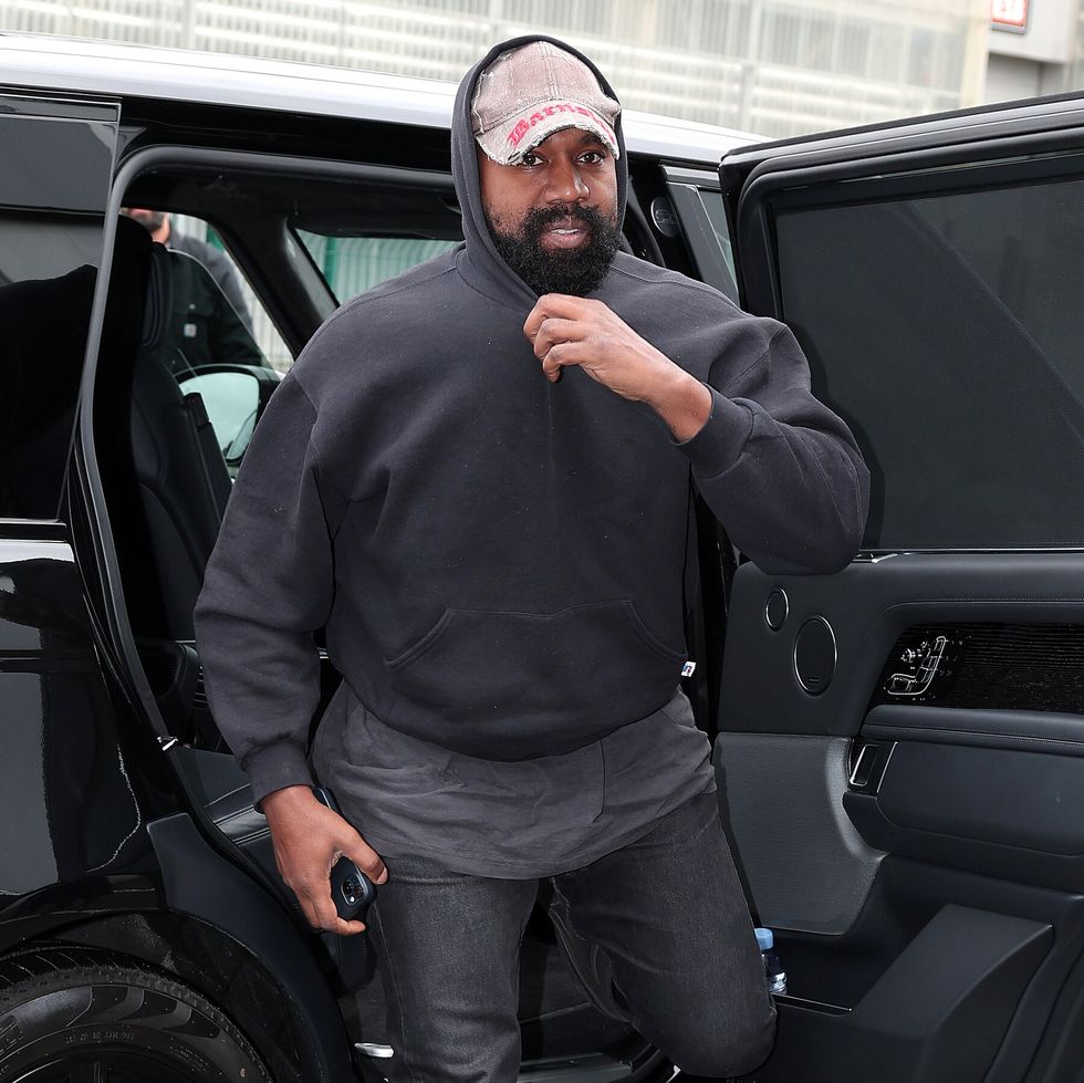 28twitter kanye west 1 mediumSquareAt3X