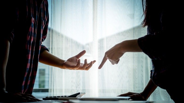 2020/10/190122-stock-couple-fighting-finances-al-1613_a72381e67e4bee09effda9227d9ca105.jpg