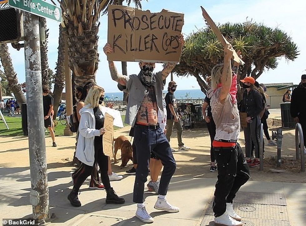 29056086 8375149 image m 84 1590974505271