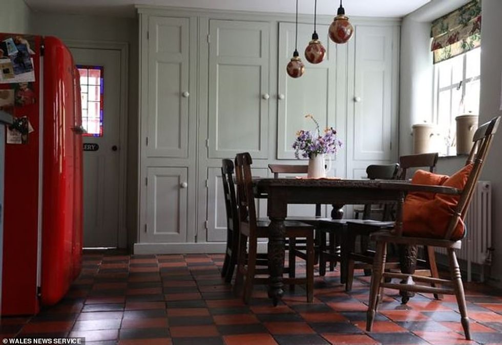 29295720 8394503 image a 171 1591443516356