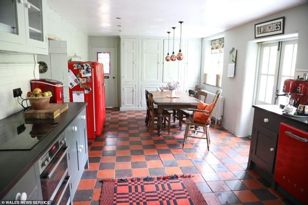 29295726 8394503 image a 169 1591443516330