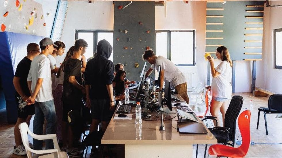 293740585 785679409465035 2345348946345074016 n