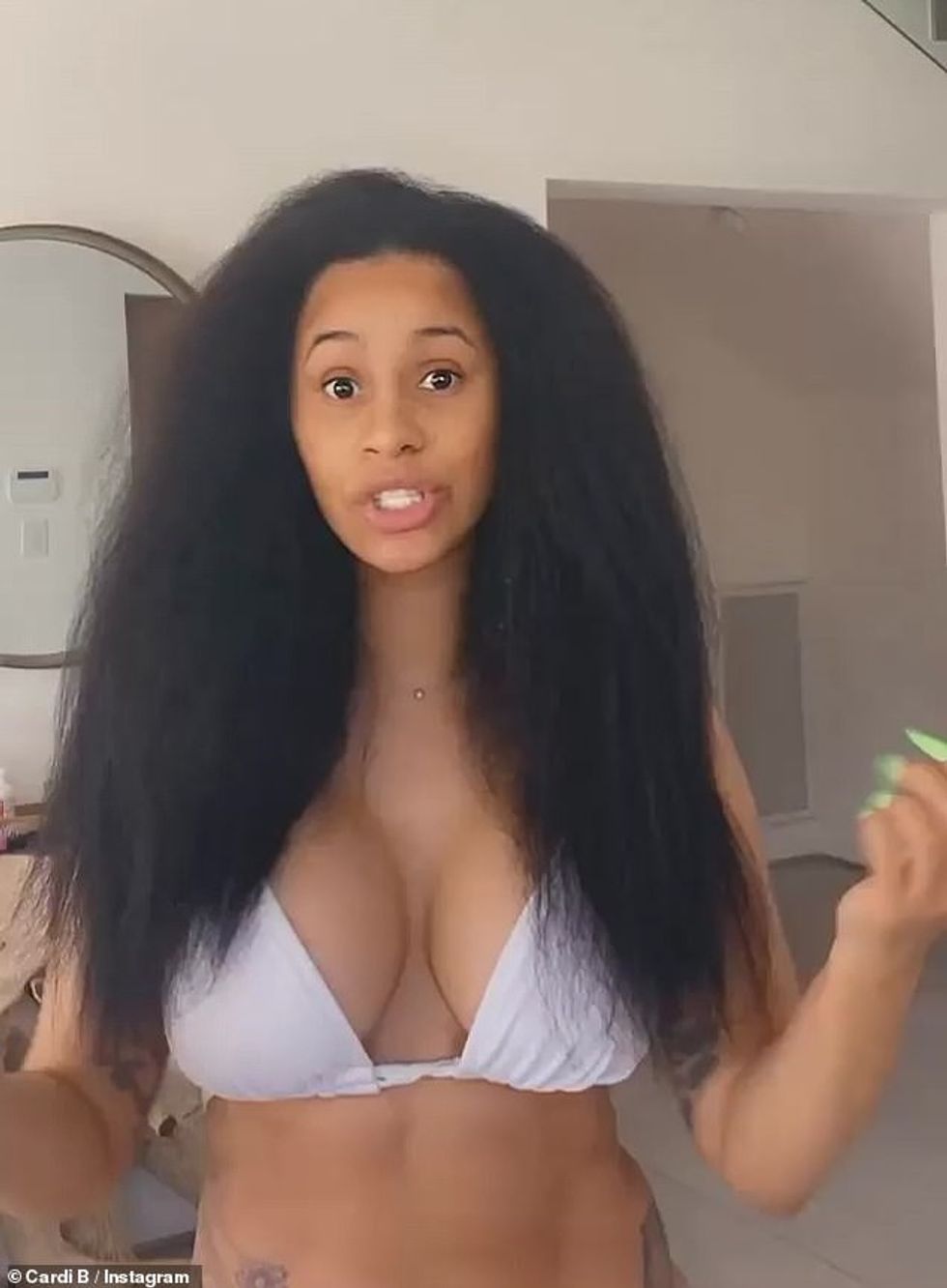 29385492 8400957 Natural Cardi B embraced her natural hair texture on Monday when a 60 1591668642582