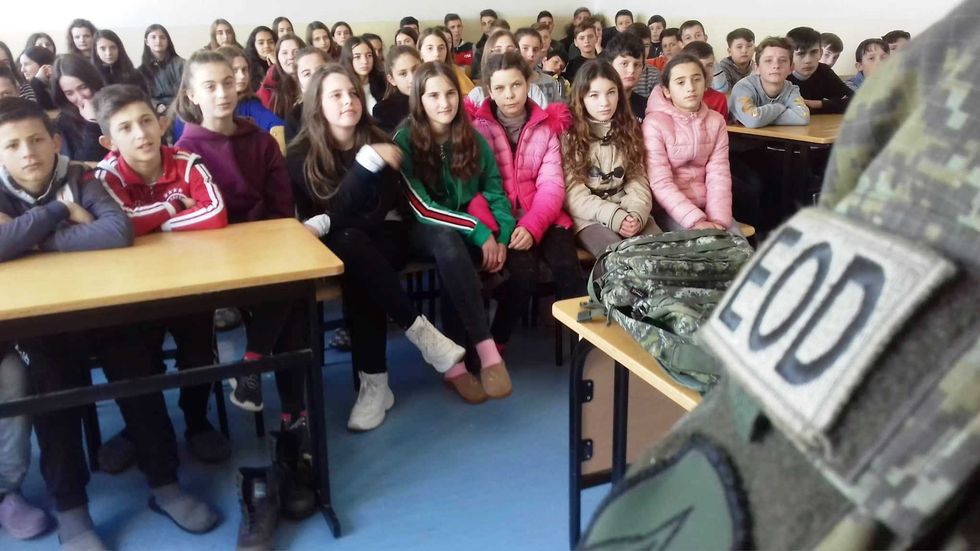 3. FSK ja mbanë ligjërata në shkollat fillore për vetëdijesimin e nxënësve ndaj mjeteve të pashpërthyera