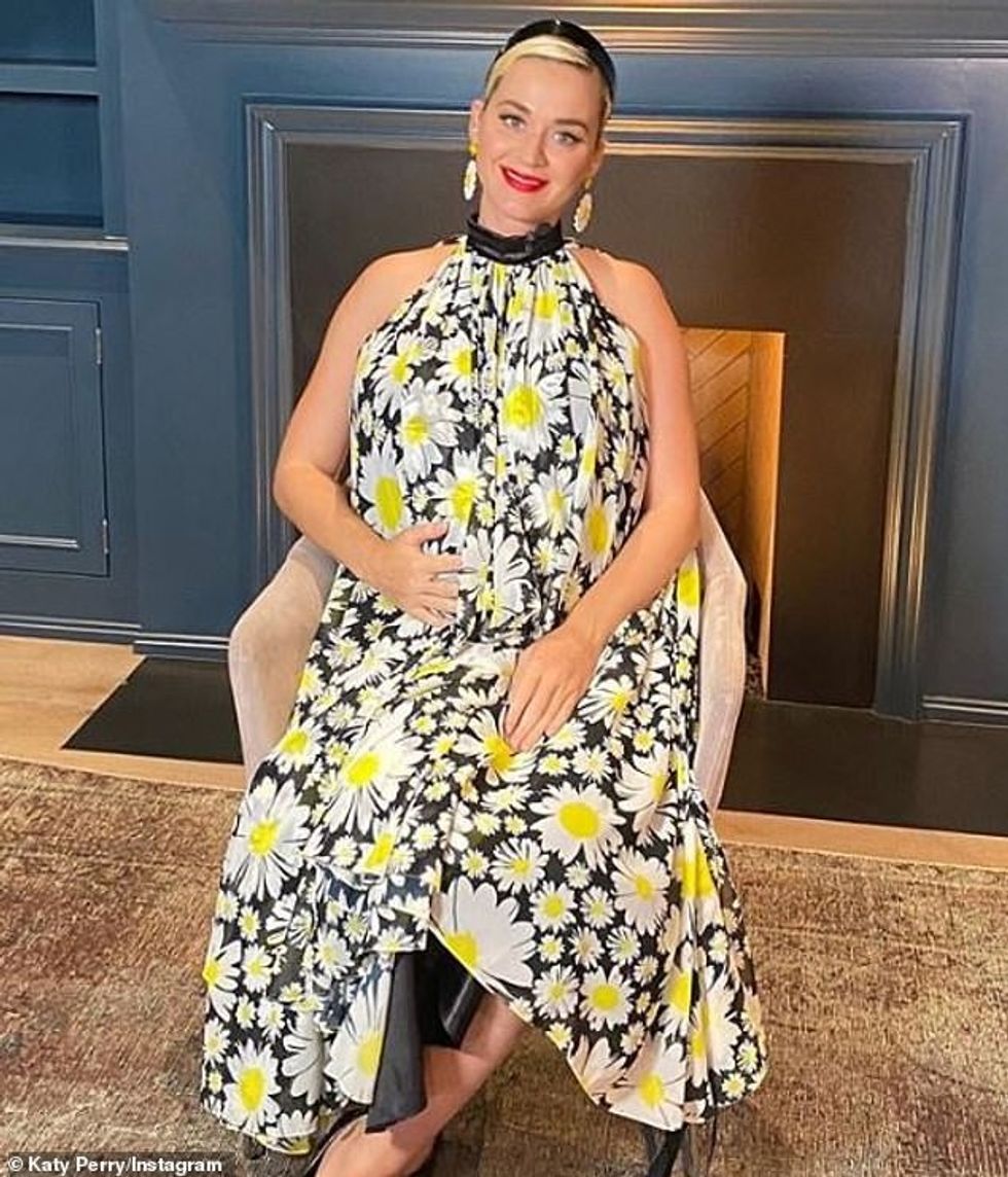 30158114 8468713 Turmoil The singer 35 who is expecting her first child with acto m 39 1593380210459