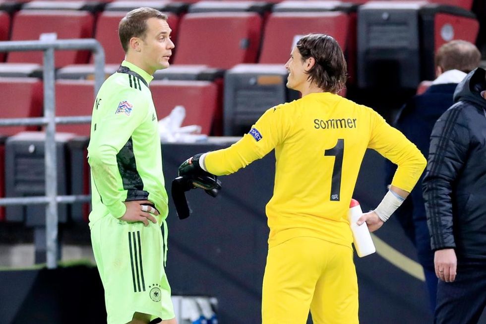 30613364 yann sommer ist zehn zentimeter kleiner als bayern torwart manuel neuer 2Q2qMH4NAoBG
