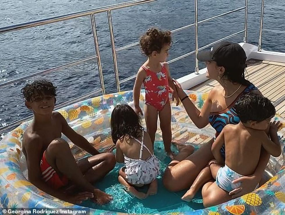 31241544 8564007 image a 53 1595844136216