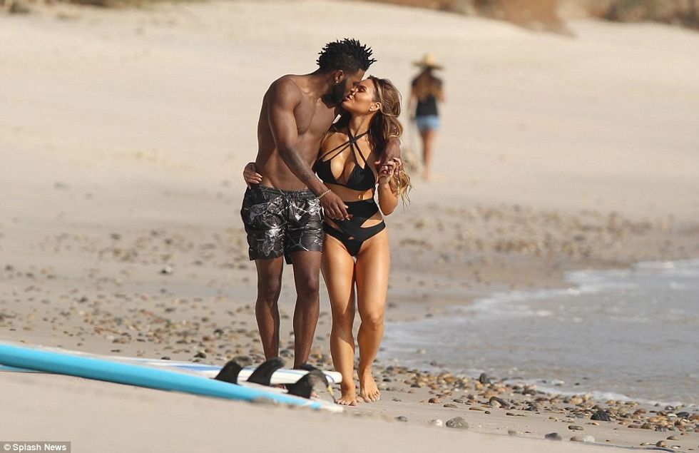 3209B61900000578-3484448-Oh_wait_here_s_another_peck_The_hit_maker_could_not_get_enough_o-m-81_1457550157315