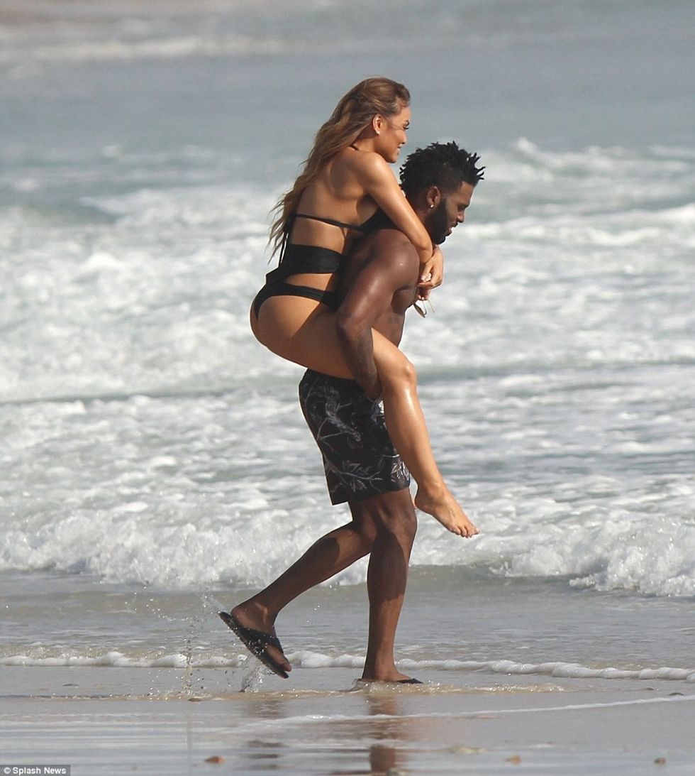 3209B62200000578-3484448-image-a-28_1457548534862