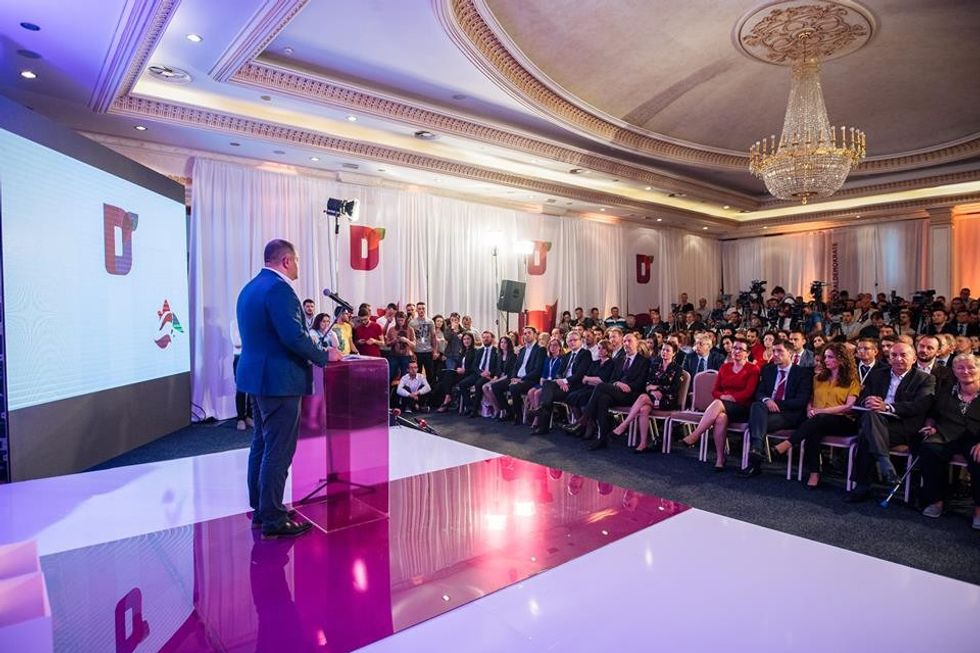 32104565 1995311037396362 4012764764714303488 n