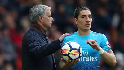 2018/05/Mourinho-Bellerin.jpg