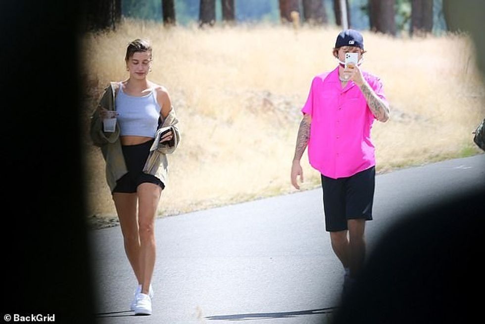 32783714 8698713 The great outdoors Hailey and her husband Justin strolled down t a 150 1599241895889