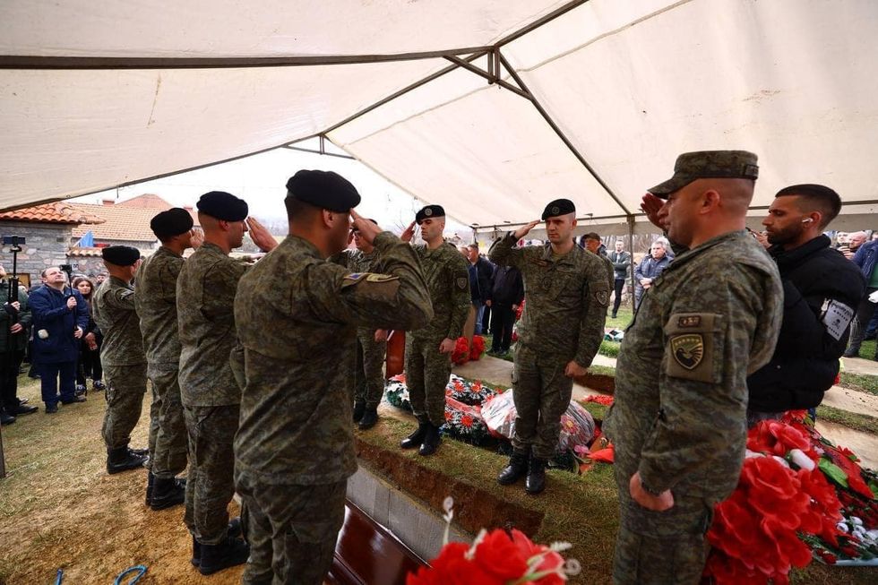 329149435 158496947000785 8421548798319605968 n