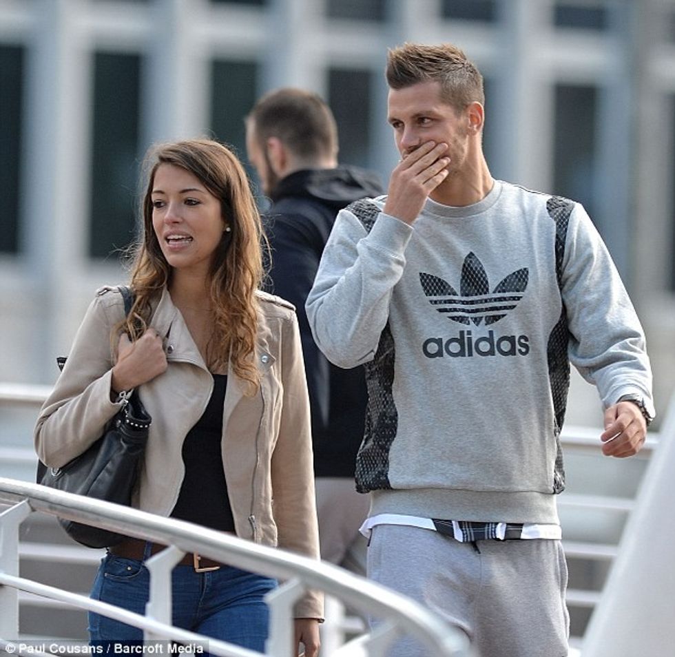 32B43F0E00000578-3517448-image-a-33_1459434983389