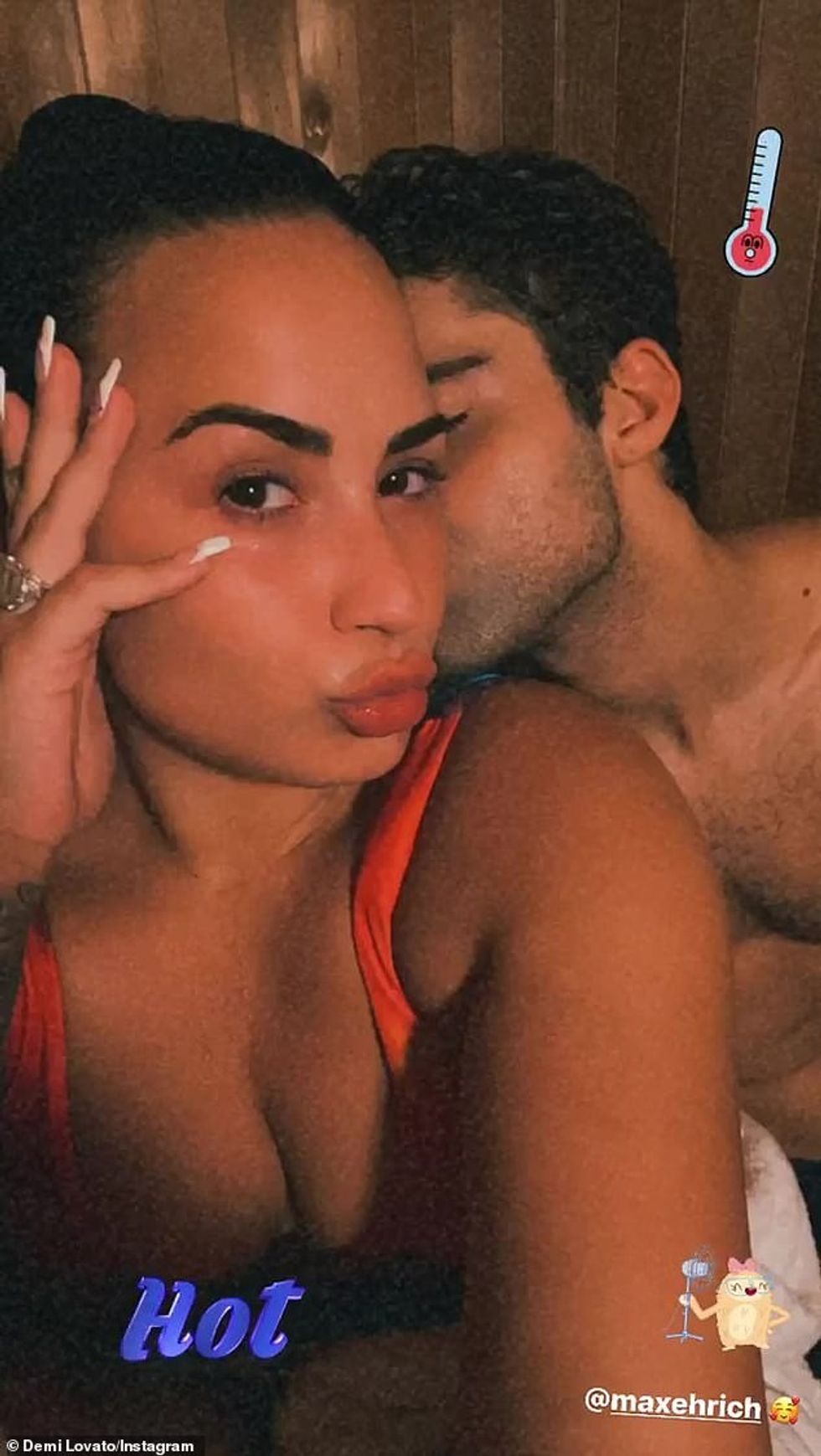 33073392 8770151 Social clues The outlet reported that Demi s bodyguard and siste a 5 1600982277961