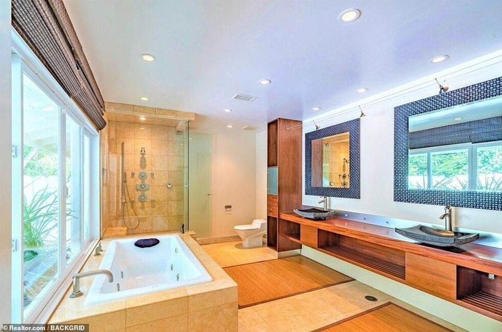 33185770 8733195 image a 297 1600130752258