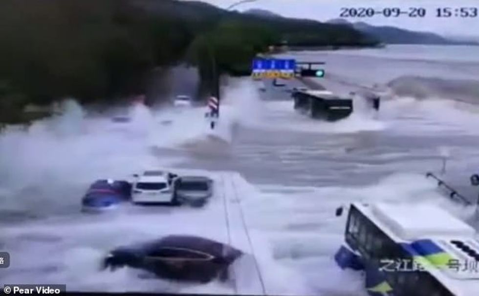 33478028 8759427 The incident was caused by a tidal bore a rare natural phenomeno a 27 1600771952802