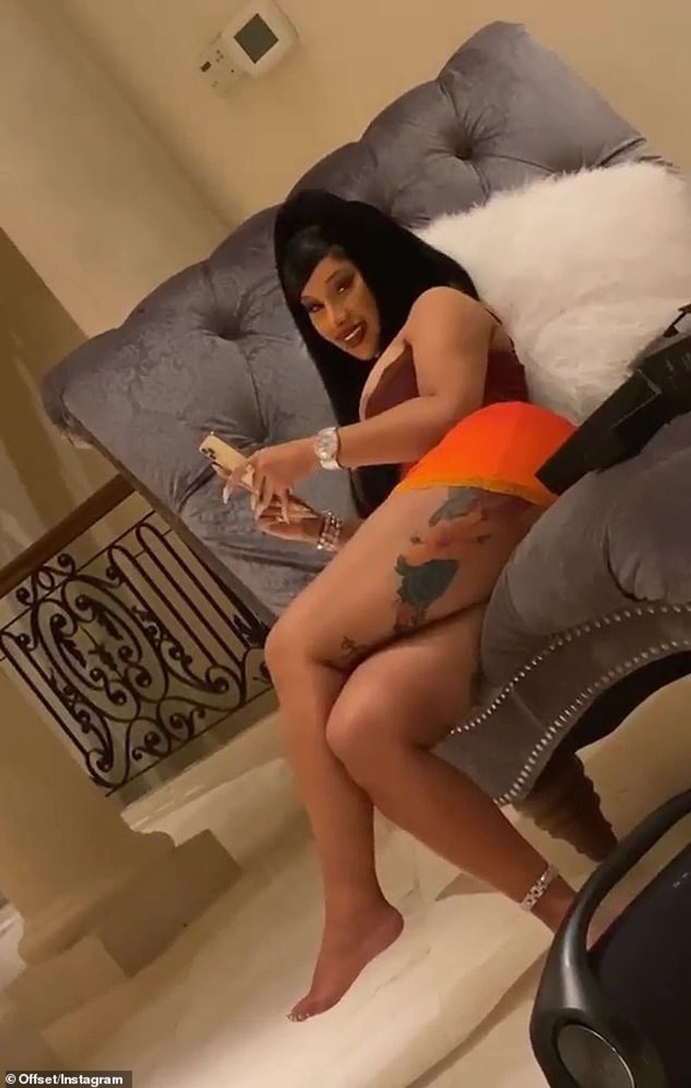 34338880 8835265 The tipsy Need It hip hop star told Cardi back at home You look a 43 1602599799405
