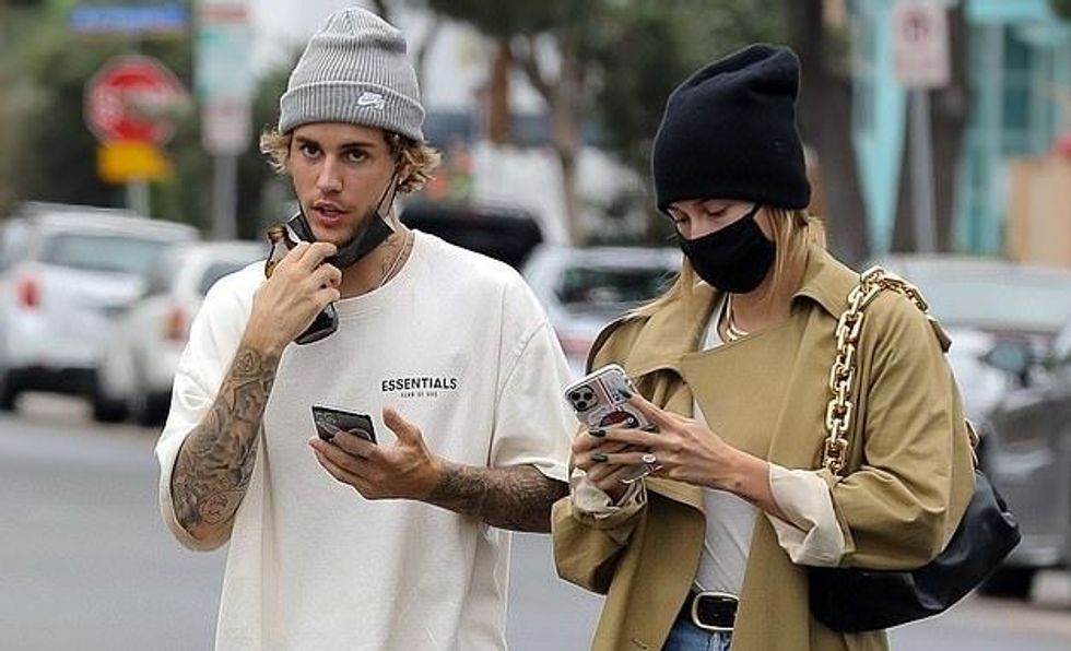 34730854 8871841 Lovebirds Justin and his supermodel wife Hailey were seen steppi a 1 1603459173535 e1603489803851