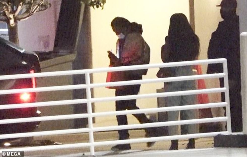 34842954 8879257 Stylin On Saturday Cardi B visibly unshaken showcased her signat a 293 1603696395572