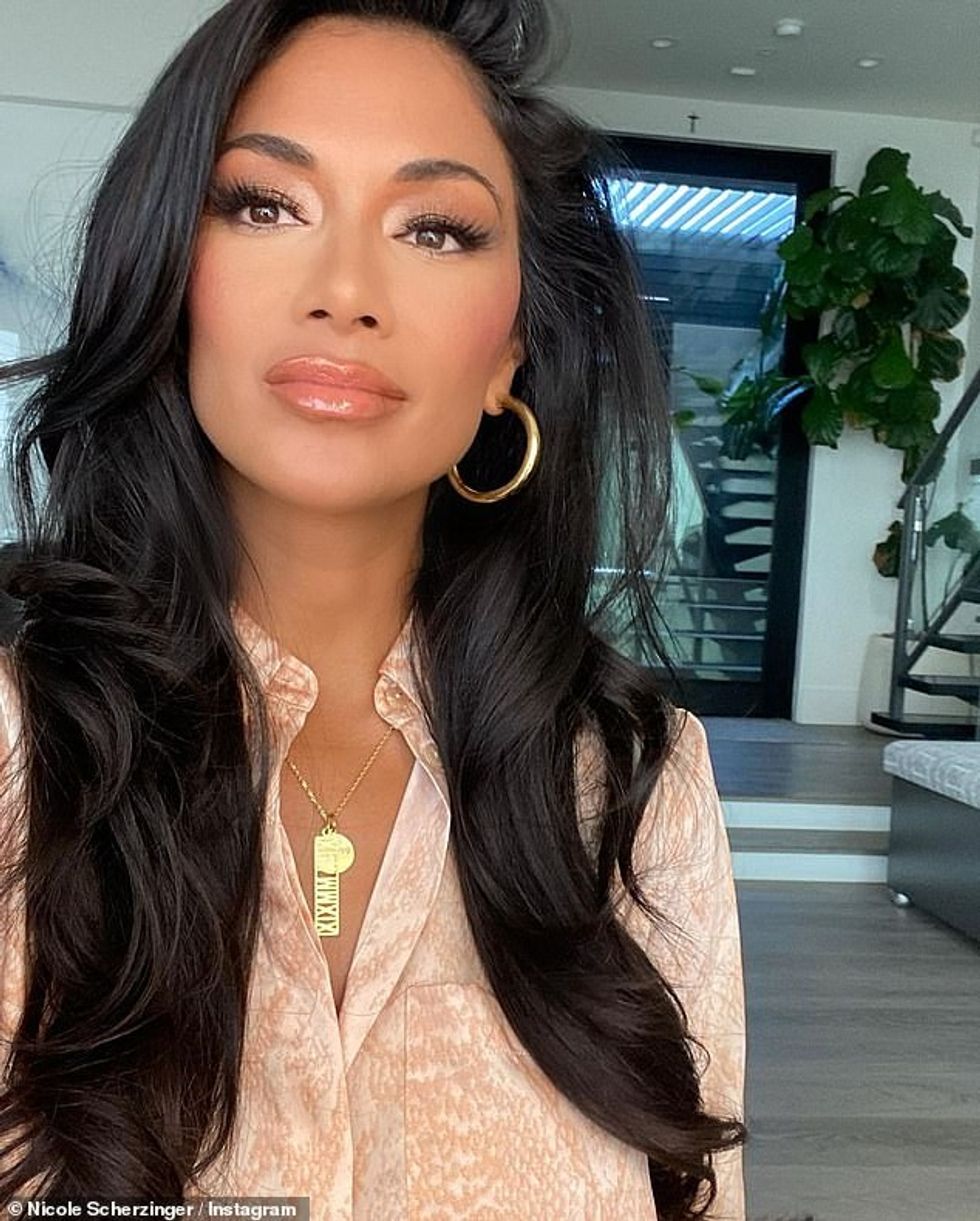 35360768 8925949 Romance Their anniversary celebrations come soon after the adora a 10 1604820107270