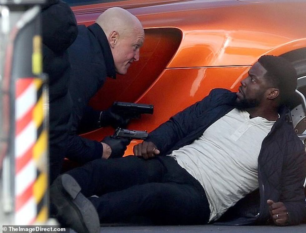 35835008 8963477 Dynamic duo Woody Harrelson and Kevin Hart were seen this week d a 46 1605735527468