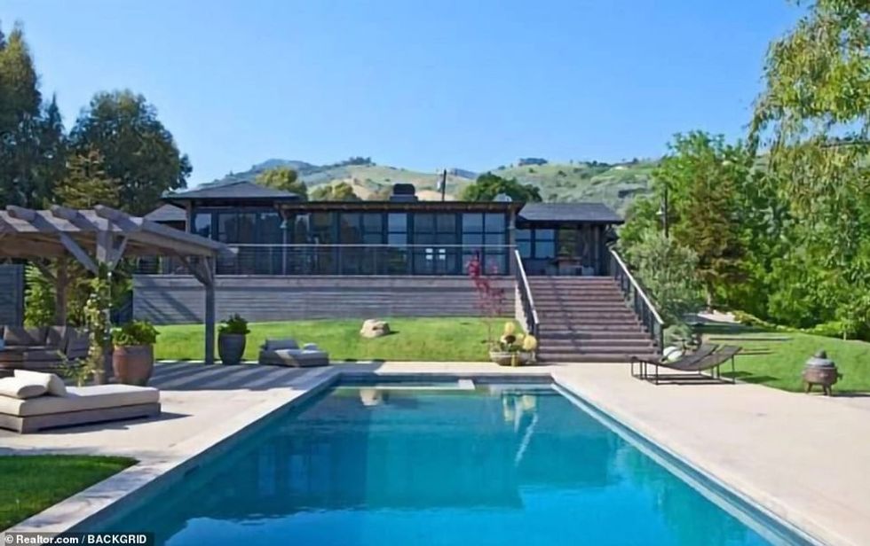 35898450 8968961 Huge loss The 30 year old bought the house for nearly twice that a 62 1605855031180