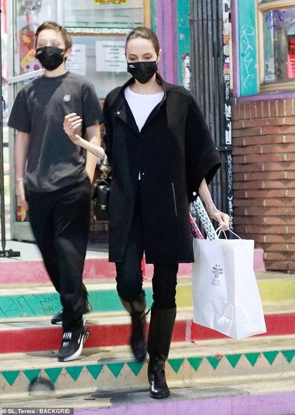 36499994 9022823 Casual Knox kept casual in faded black tee a pair of matching jo a 164 1607237954339