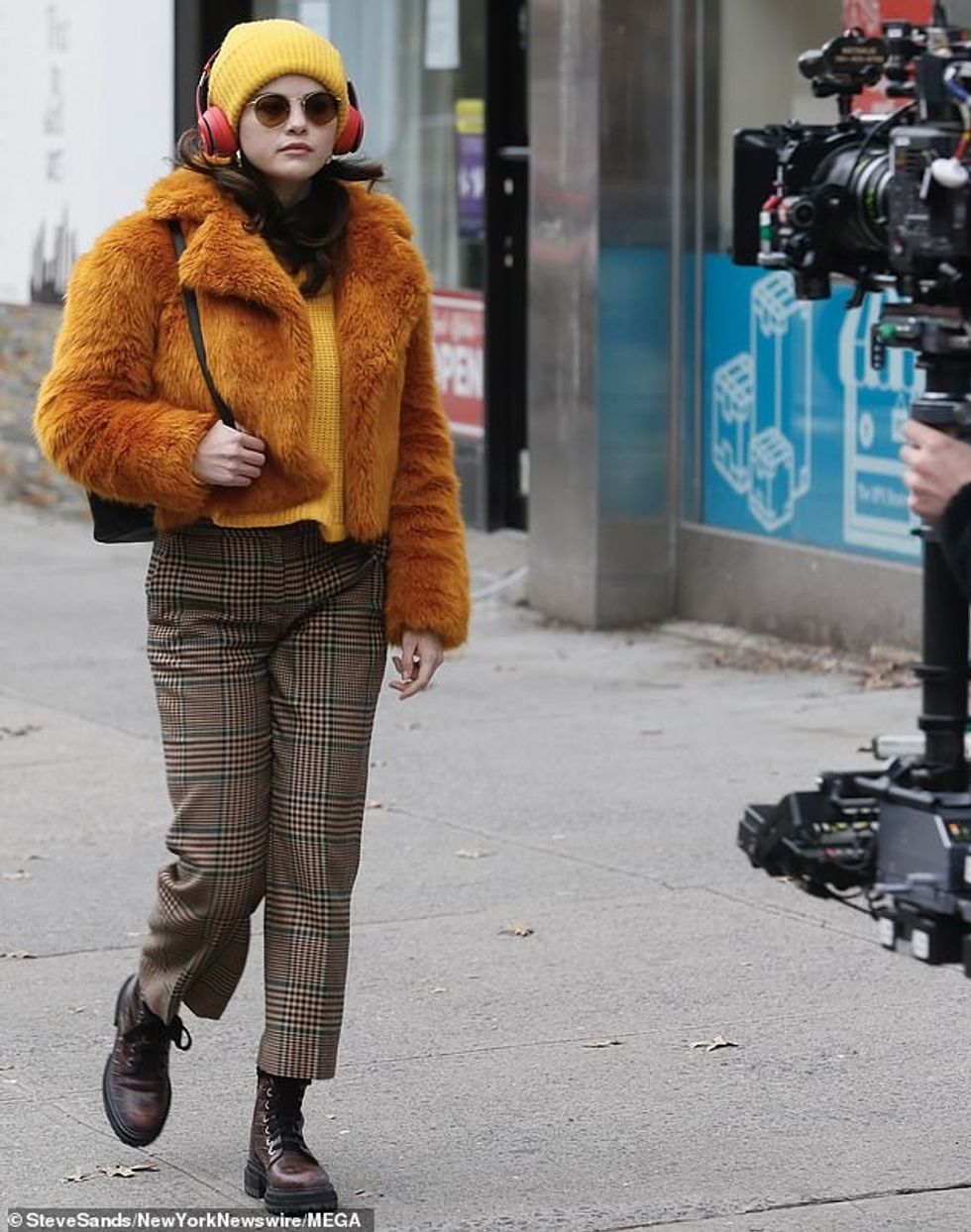 36549816 9026783 Color craze Gomez was dressed for style in autumnal colors with m 80 1607361870781