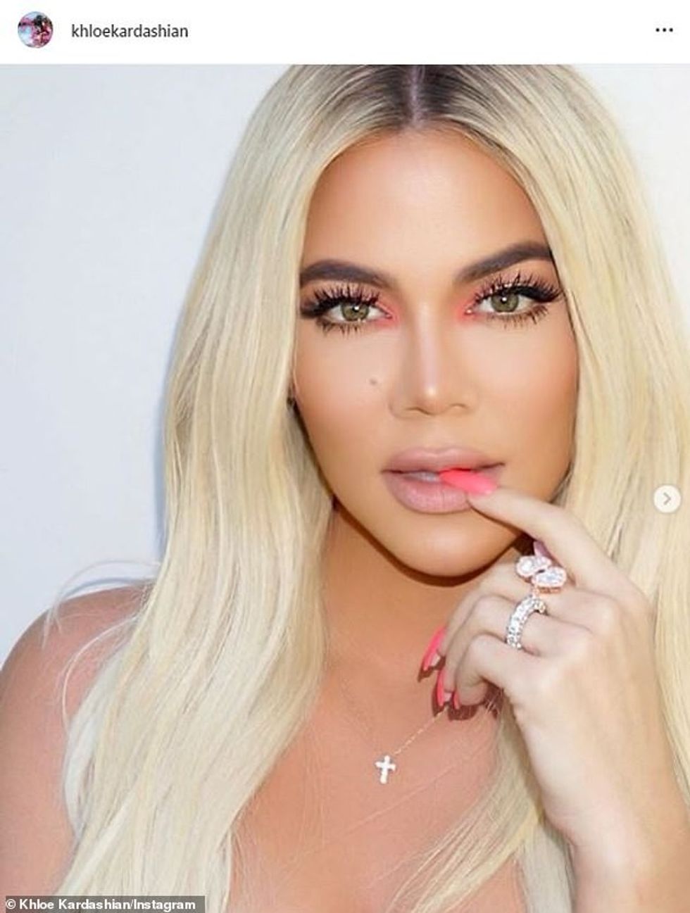 37207236 9084223 She is known to do this The TV star has a habit of wearing diamo a 84 1608764935280