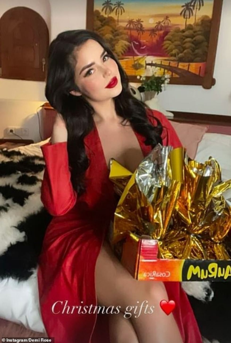 37263312 9087917 Racy The brunette bombshell opted for a full coverage make up pa a 167 1608930060371