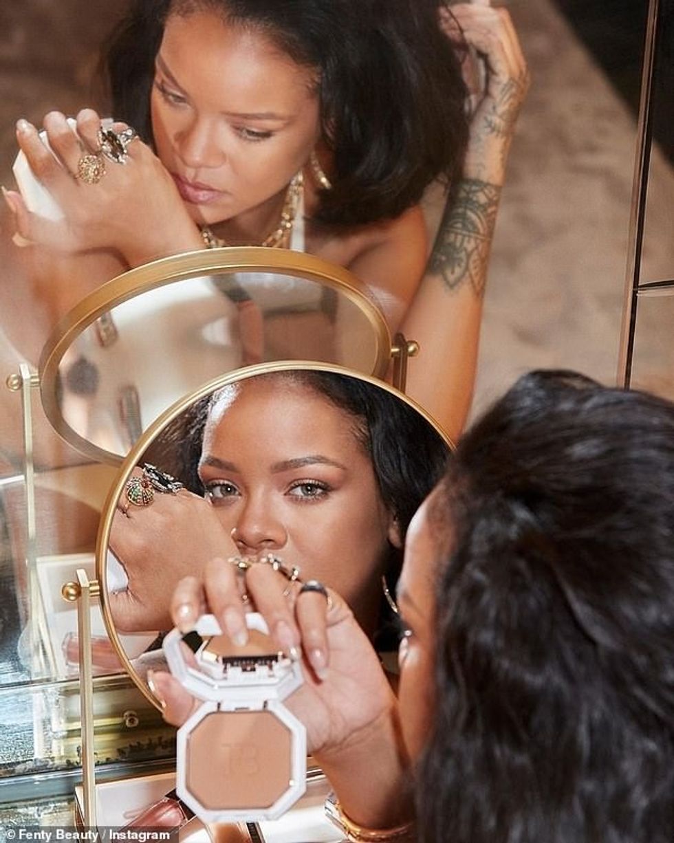 37755004 9125395 Flawless skin Rihanna looked absolutely radiant as she showcased a 13 1610093718281