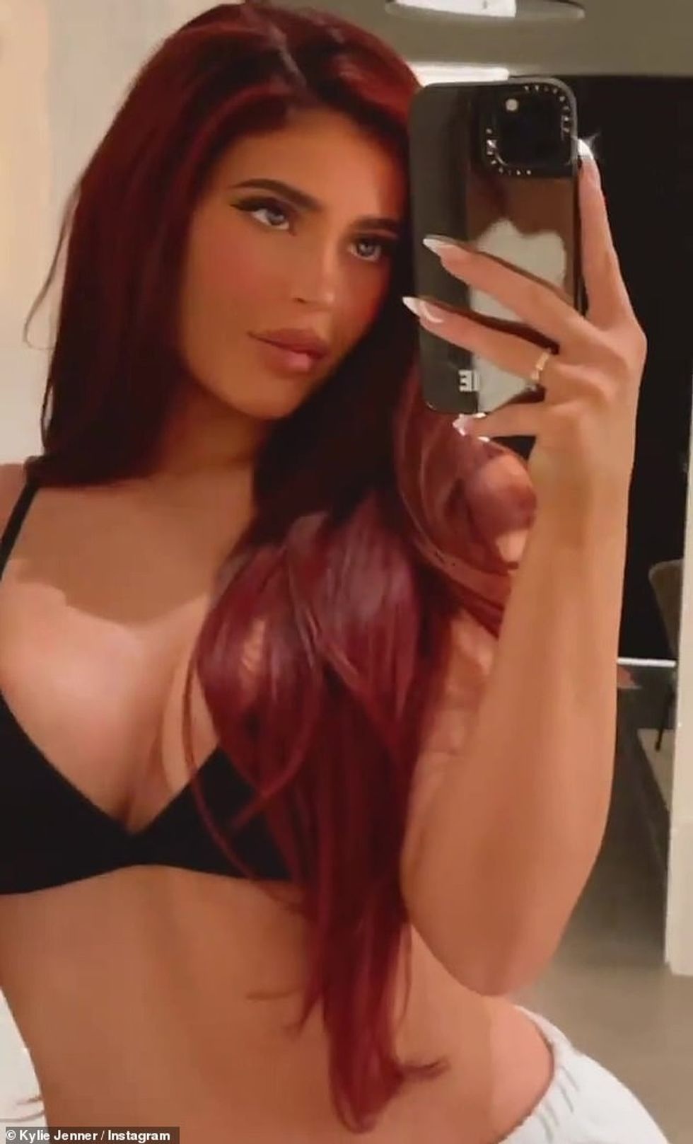 37755006 9125289 She is no stranger to flashing the flesh online And Kylie Jenner m 120 1610091737425