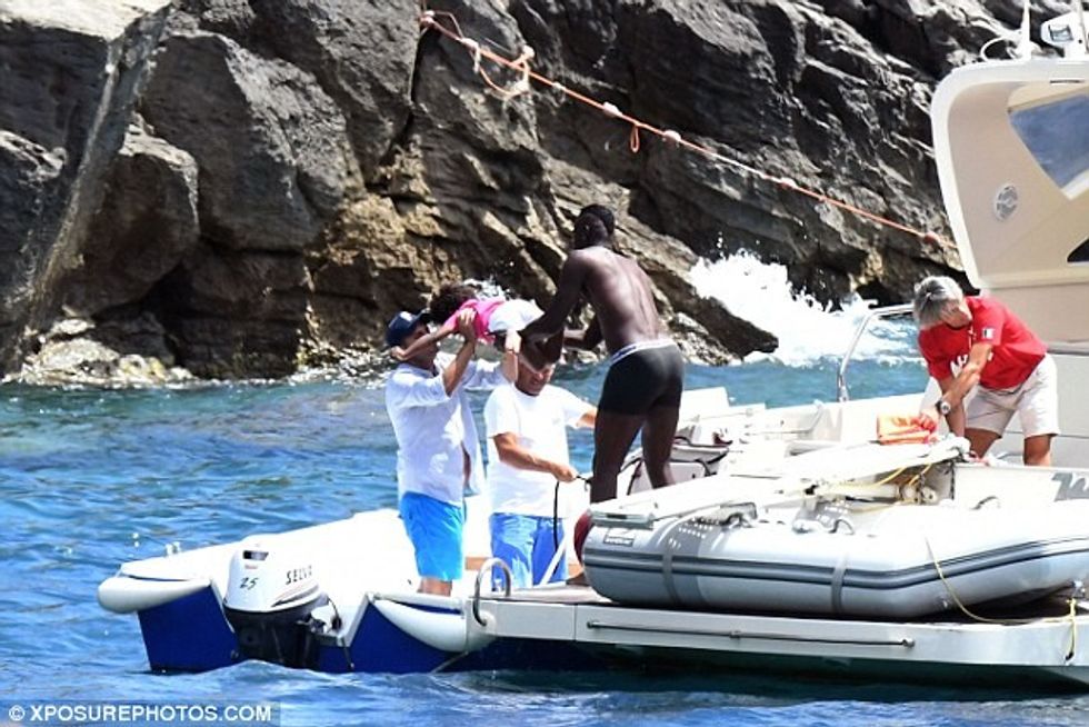 378A71FD00000578-3756400-image-a-124_1472043885561