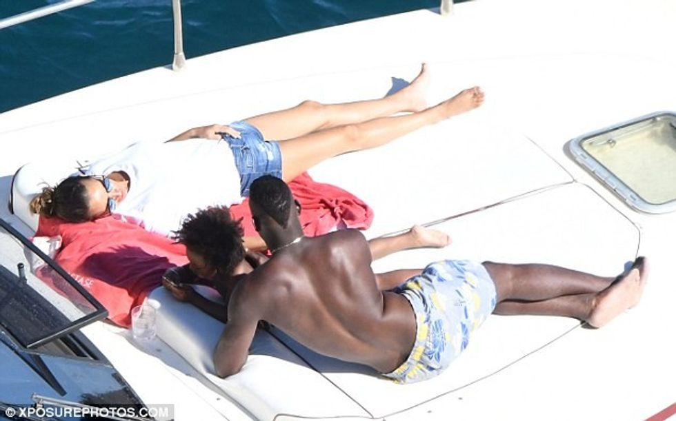 378A722A00000578-3756400-image-a-104_1472042473892