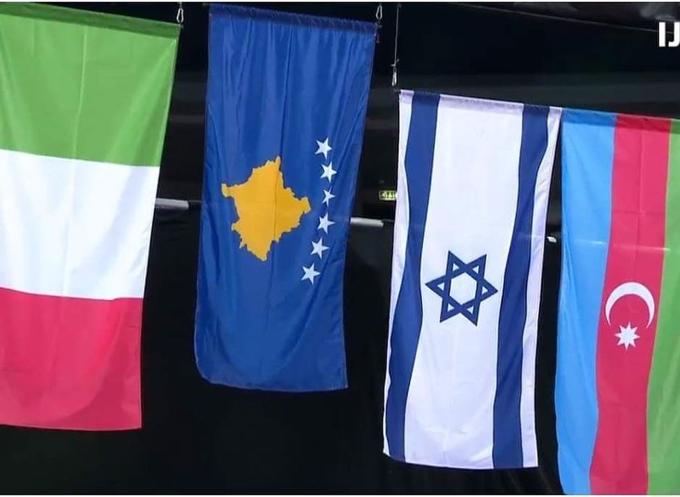 37945564 2158015887603772 926208310107963392 n