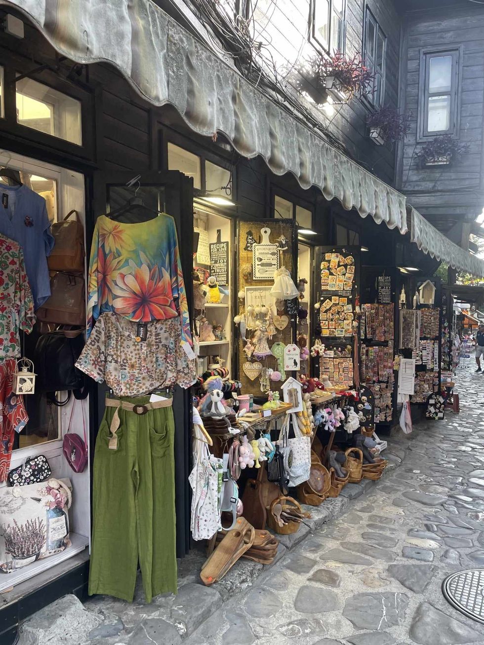 379654862 960371221694758 30169790969208629 n