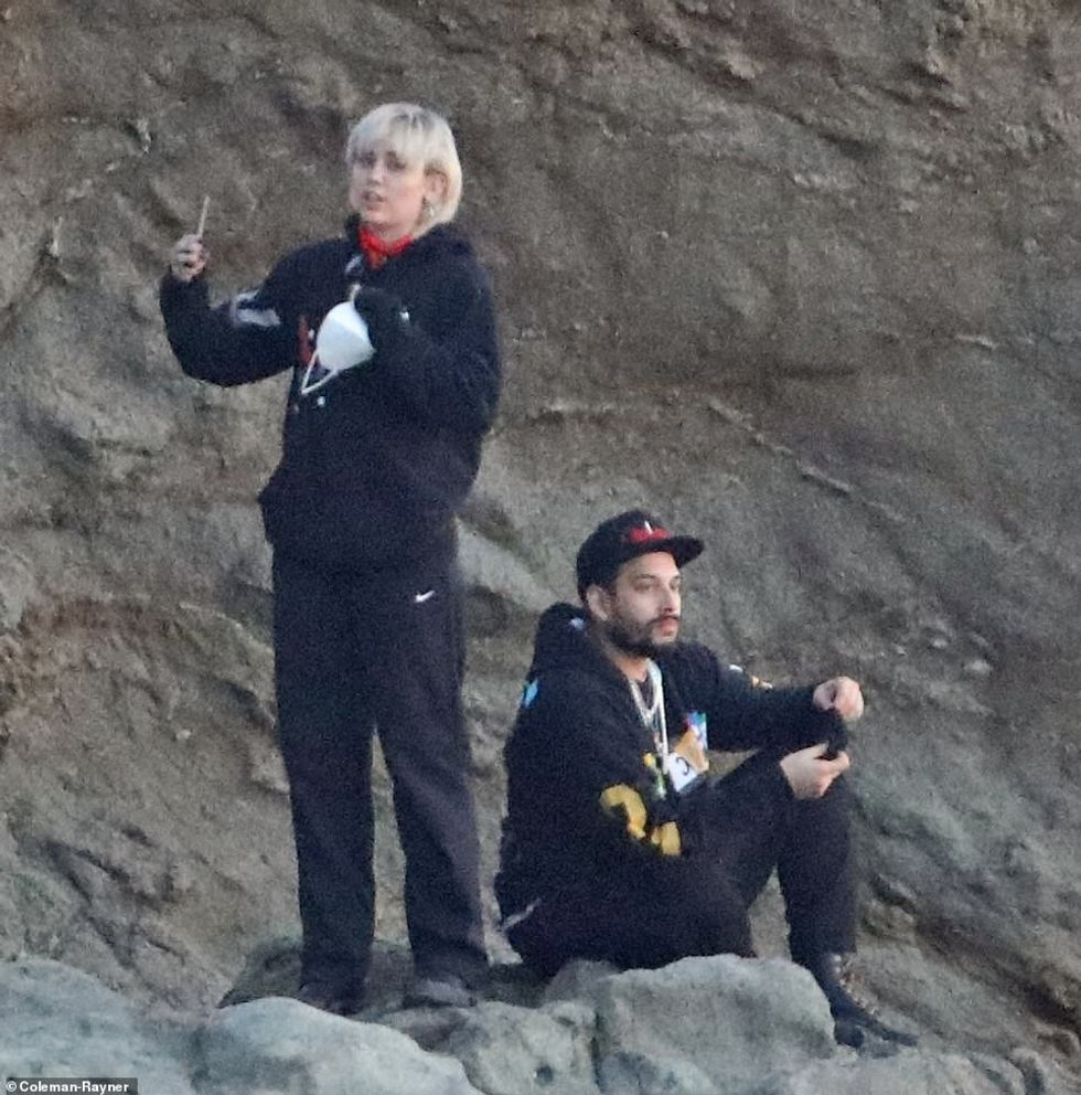 38073978 9154015 Natural beauty The singer songwriter 28 showcased her notorious a 65 1610778057420