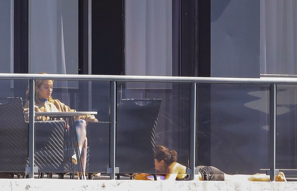 39213380 9254051 Chilling out Her sister Elena relaxed on the floor of the balcon a 136 1613143644239