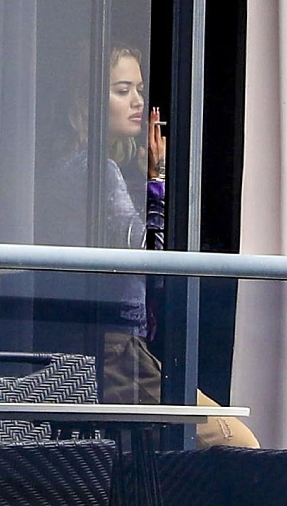 39213390 9254051 Cigarette break The singer 30 was seen puffing on a cigarette as a 148 1613143746812