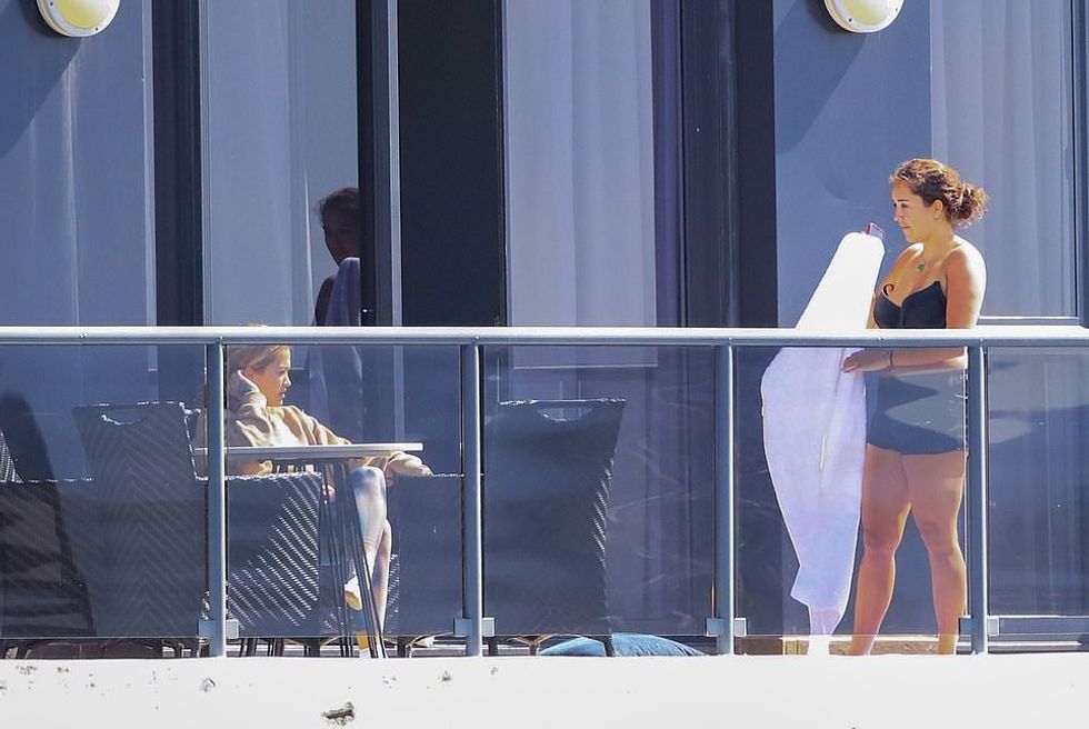 39213404 9254051 Sister Sister The singer is isolating in her suite with her sist a 146 1613143739618