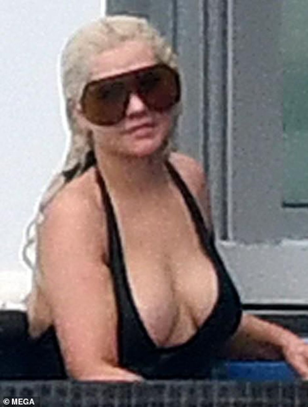 39327872 9263805 Beautiful Christina Aguilera 40 displays her ample cleavage in a m 39 1613469454989