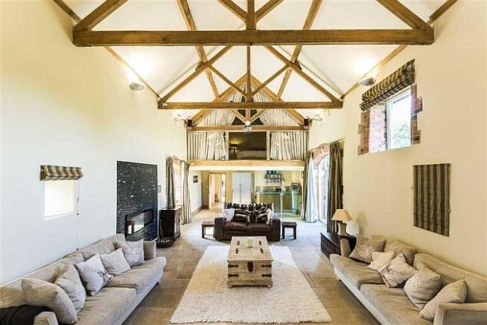 396e0cd900000578-3840278-image-a-5_1476613155615