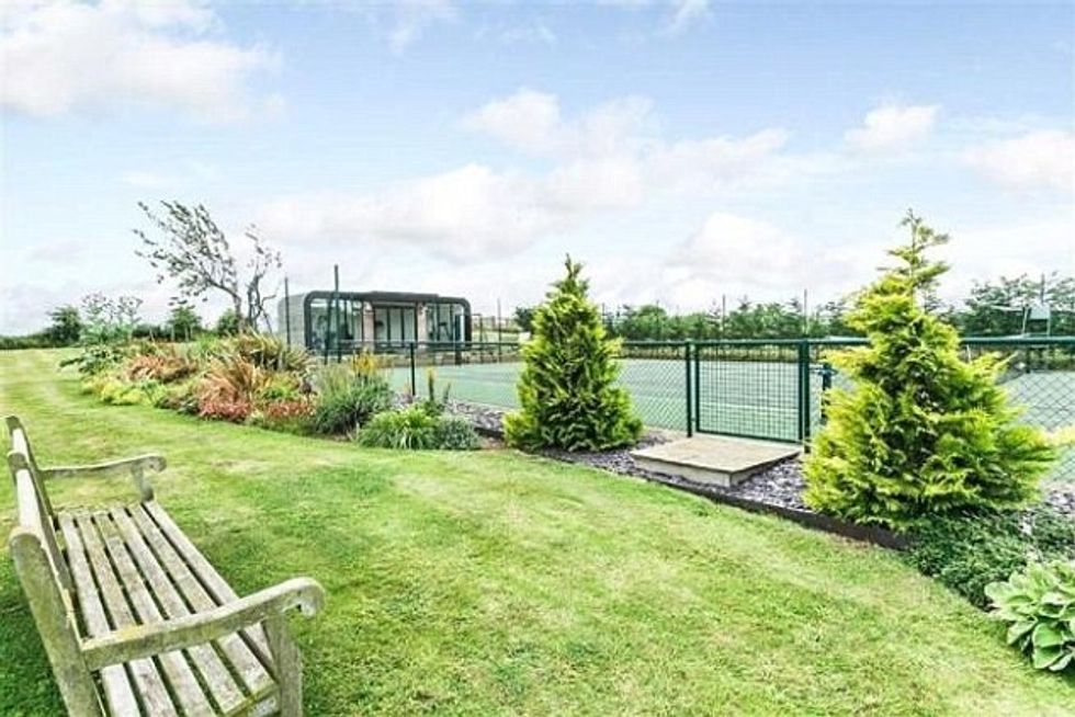 396e0d1e00000578-3840278-image-a-17_1476613362802