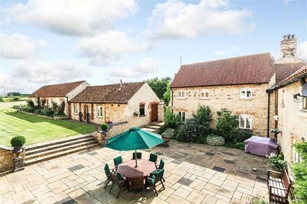 396e0d3800000578-3840278-image-a-6_1476613155670