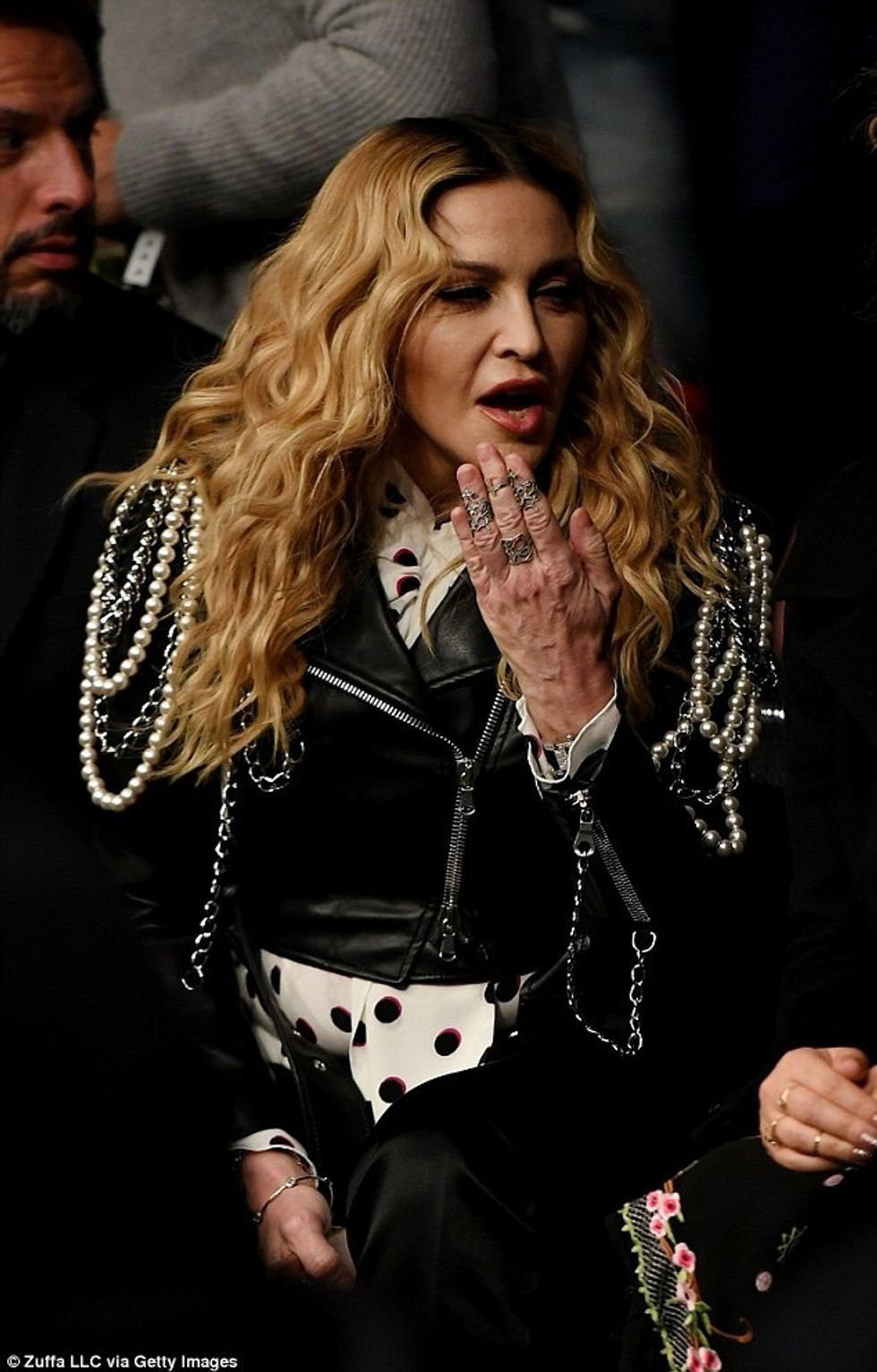 3a5168d300000578-3931270-vroom_the_singer_took_the_biker_chic_look_to_a_new_level_wearing-a-152_1479029770737