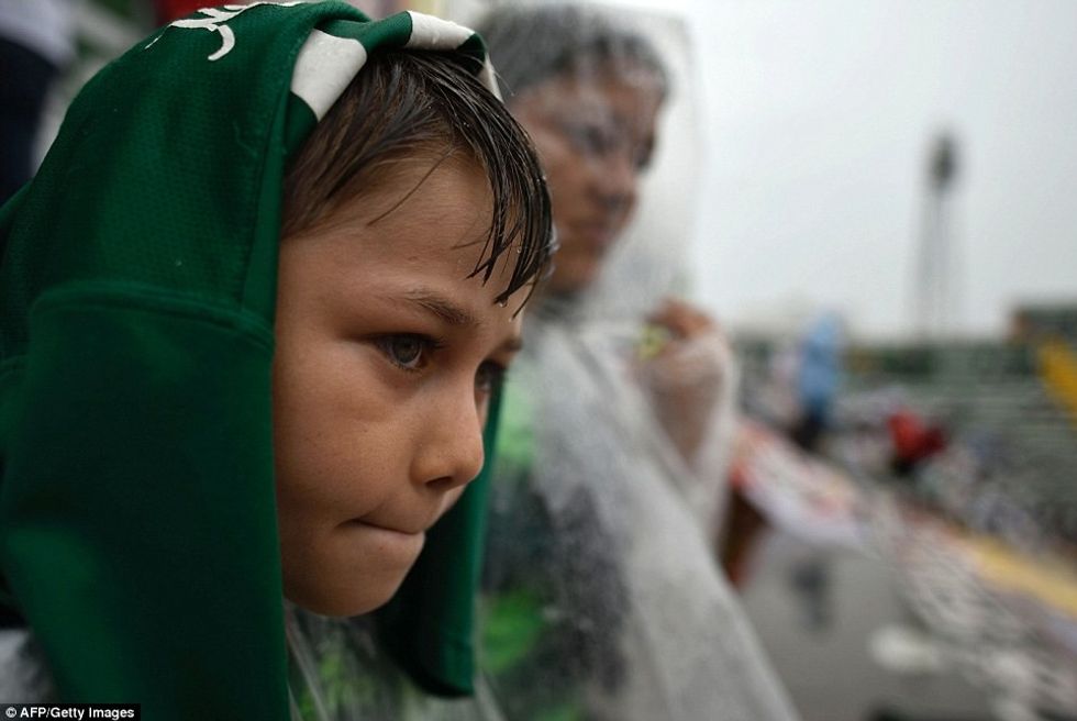 3afc7ff800000578-3996640-image-a-63_1480769484945