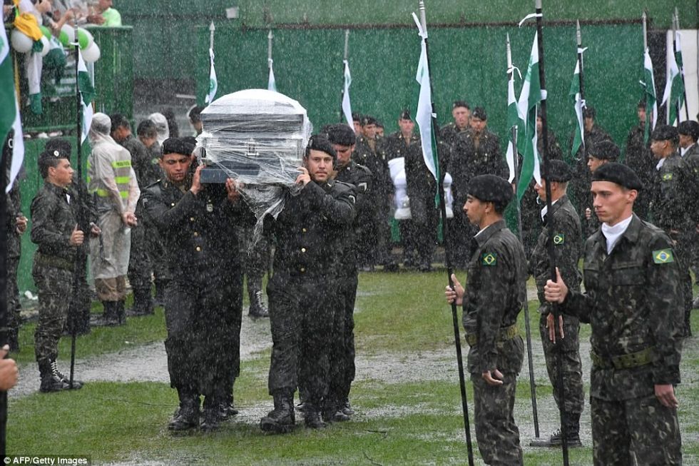 3afe3d0500000578-3996890-image-a-154_1480778395628