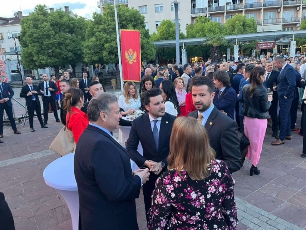 3b915023eb11914be5b04cb1e3de7ea7