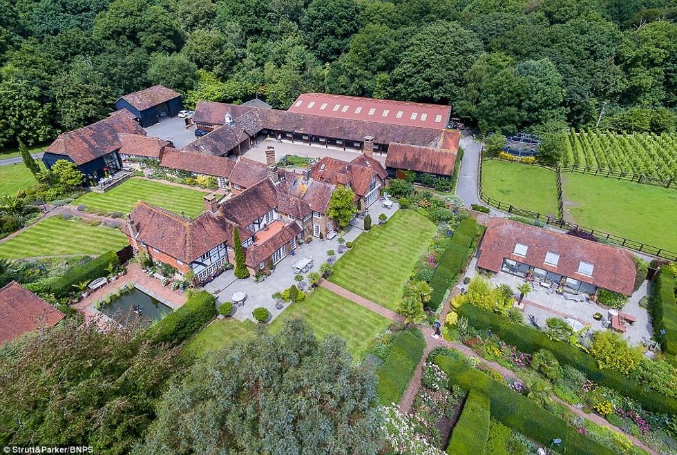 3C6B08BA00000578 4148228 image m 54 1485183389514